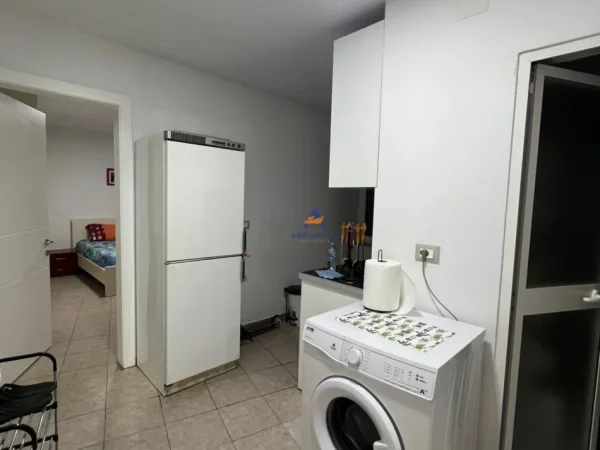 Tirane, jepet me qera apartament 2+1 , 75 m² 700 € (PRANE KOMETËS, MIDIS KOMUNES SE PARISIT DHE RRUGES SE KOSOVARËVE)