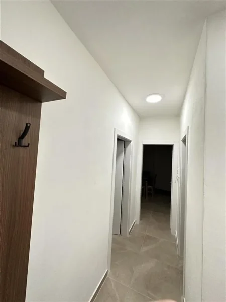 Tirane, jepet me qera apartament 1+1+Ballkon Kati 9, 65 m² 450 € (Kompleksi Jolla)