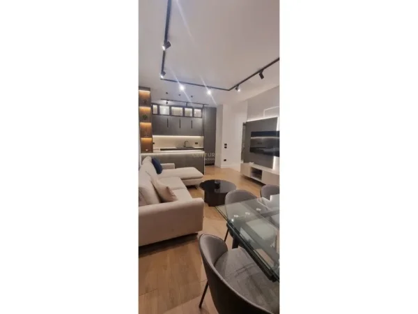 Tirane, jepet me qera apartament 2+1 Kati 2, 87 m² 850 € (Kinostudio)