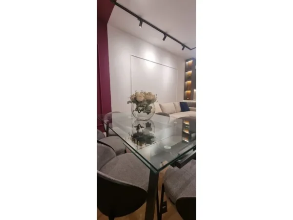 Tirane, jepet me qera apartament 2+1 Kati 2, 87 m² 850 € (Kinostudio)