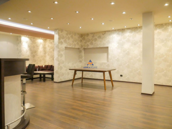 Tirane, jepet me qera ambjent biznesi Kati 2, 1.000 m² 2.000 € (VENDODHJA: SAUK, RR.KUVAJT)