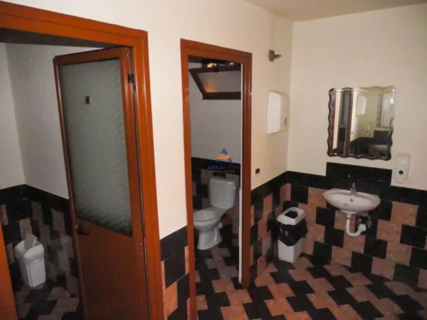 Tirane, jepet me qera ambjent biznesi Kati 2, 1.000 m² 2.000 € (VENDODHJA: SAUK, RR.KUVAJT)