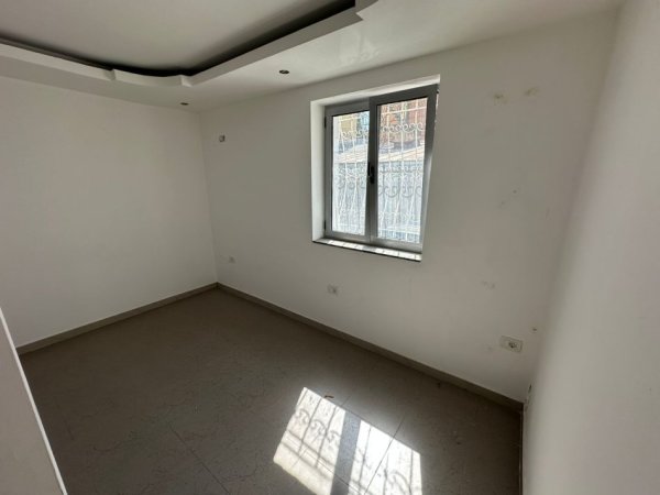 Tirane, jepet me qera apartament 1+1 Kati 1, 800 € 