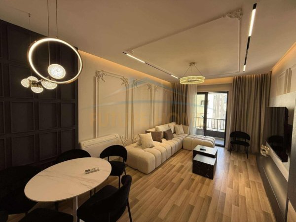 Tirane, jepet me qera apartament 2+1 Kati 7, 116 m² 1.000 € 