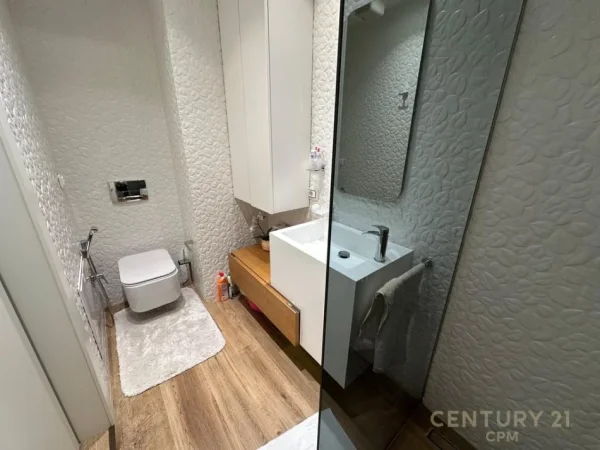 Tirane, jepet me qera apartament 2+1 Kati 4, 100 m² 1.600 € (Myslym Shyr)