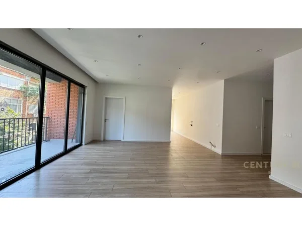 Tirane, jepet me qera zyre Kati 3, 141 m² 1.700 € (Myslym Shyri)