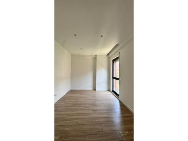 Tirane, jepet me qera zyre Kati 3, 141 m² 1.700 € (Myslym Shyri)