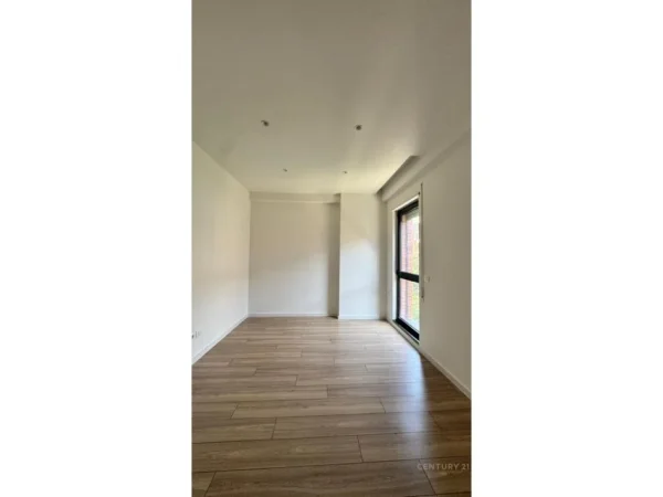 Tirane, jepet me qera zyre Kati 3, 141 m² 1.700 € (Myslym Shyri)