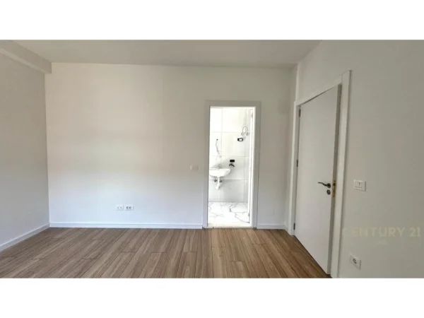 Tirane, jepet me qera zyre Kati 3, 141 m² 1.700 € (Myslym Shyri)