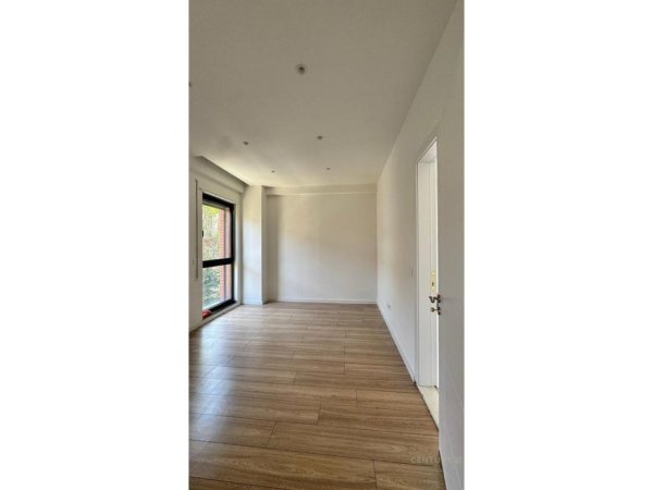 Tirane, jepet me qera zyre Kati 3, 141 m² 1.700 € (Myslym Shyri)