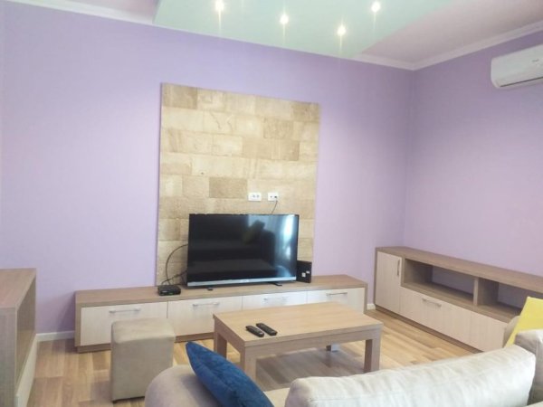 Shqiperi, jepet me qera apartament 1+1 Kati 6, 63 m² 700 € (Pazari i Ri)