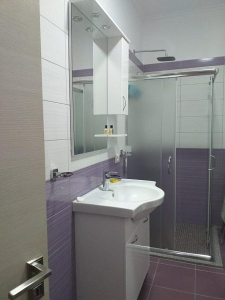 Shqiperi, jepet me qera apartament 1+1 Kati 6, 63 m² 700 € (Pazari i Ri)