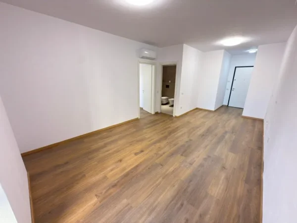 Tirane, jepet me qera ambjent biznesi Kati 2, 550 € 