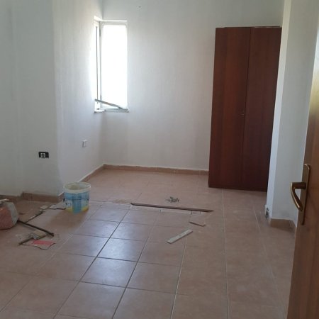 Tirane, jepet me qera 1+1 Kati 4, 410 € 