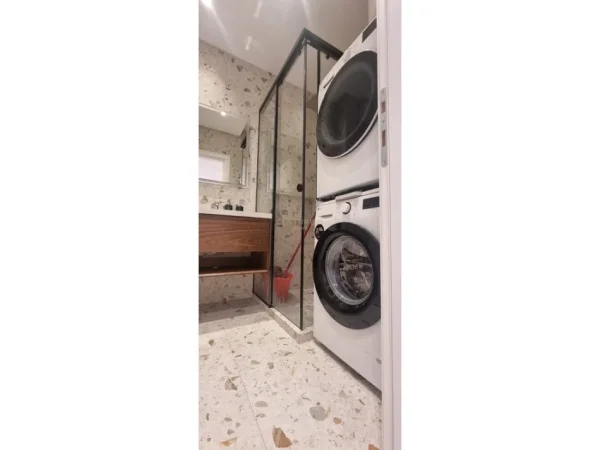 Tirane, jepet me qera apartament 2+1+Aneks+Ballkon Kati 2, 87 m² 850 € 