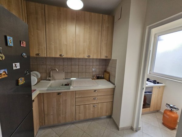 Tirane, shitet 1+1 Kati 4, 54 m² 85.000 € (Porcelan)