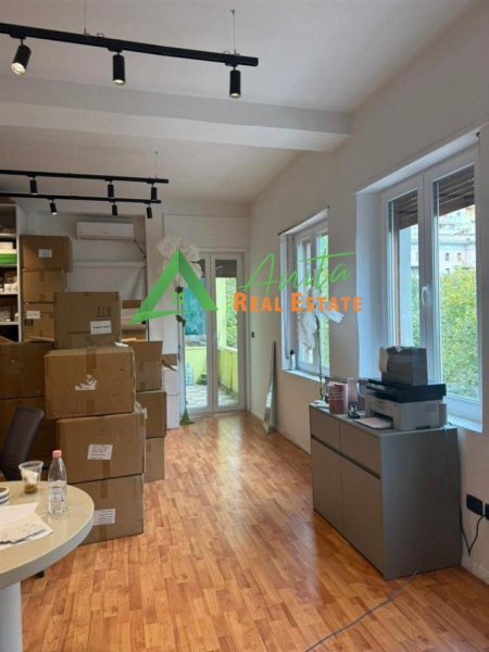 Tirane, jap me qera zyre Kati 3, 800 € (Bllok)