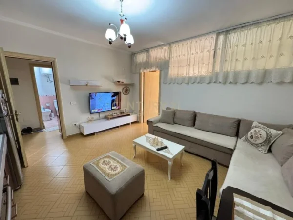 Tirane, jepet me qera apartament 2+1 Kati 4, 90 m² 450 € 