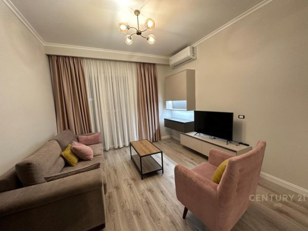 Tirane, jepet me qera apartament 1+1 Kati 2, 74 m² 680 € (Rose Garden Residence)