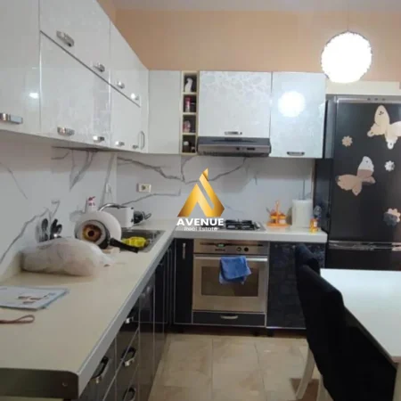 Tirane, jepet me qera apartament 2+1+Ballkon Kati 2, 60 m² 450 € (muhamed deliu)