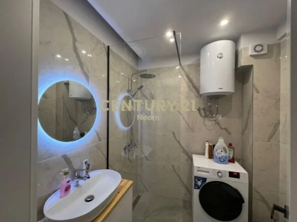 Tirane, jepet me qera apartament 2+1 Kati 3, 65 m² 900 € (LIQENI I THATE)