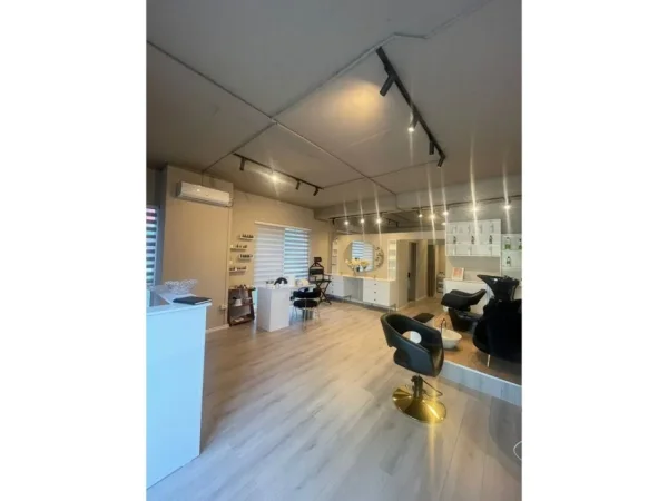 Tirane, shitet ambjent biznesi Kati 1, 75 m² (Ali Demi)