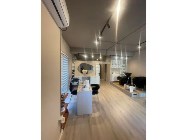 Tirane, shitet ambjent biznesi Kati 1, 75 m² (Ali Demi)