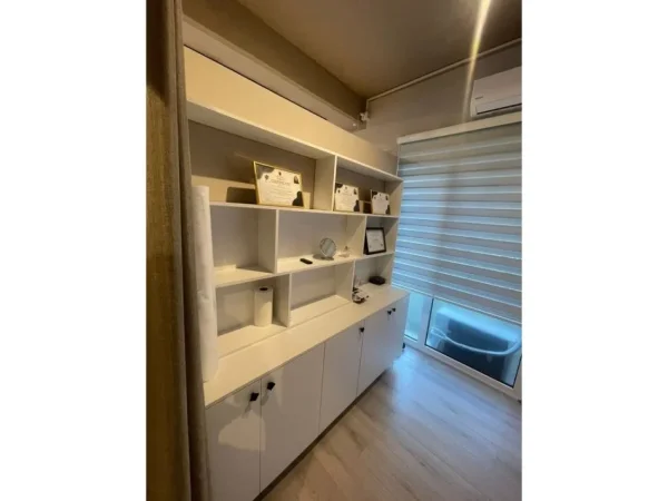 Tirane, shitet ambjent biznesi Kati 1, 75 m² (Ali Demi)