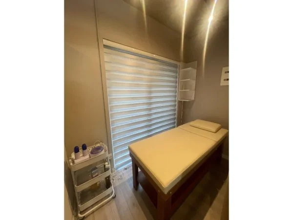 Tirane, shitet ambjent biznesi Kati 1, 75 m² (Ali Demi)