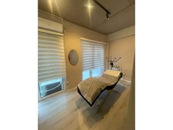 Tirane, shitet ambjent biznesi Kati 1, 75 m² (Ali Demi)