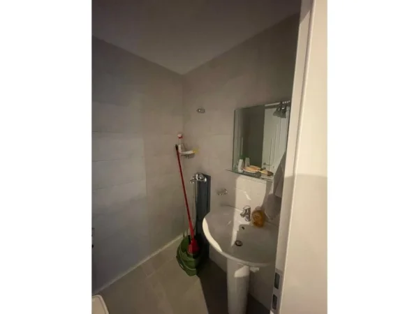 Tirane, shitet ambjent biznesi Kati 1, 75 m² (Ali Demi)