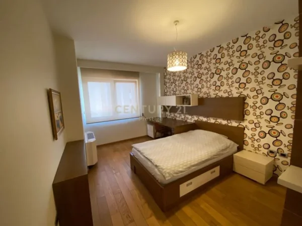 Tirane, jepet me qera apartament 4+1+Ballkon Kati 7, 300 m² 3.000 € (RRUGA E ELBASANIT, TIRANE!)