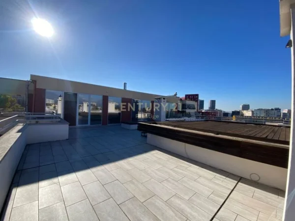 Tirane, jepet me qera apartament 4+1+Ballkon Kati 7, 300 m² 3.000 € (RRUGA E ELBASANIT, TIRANE!)