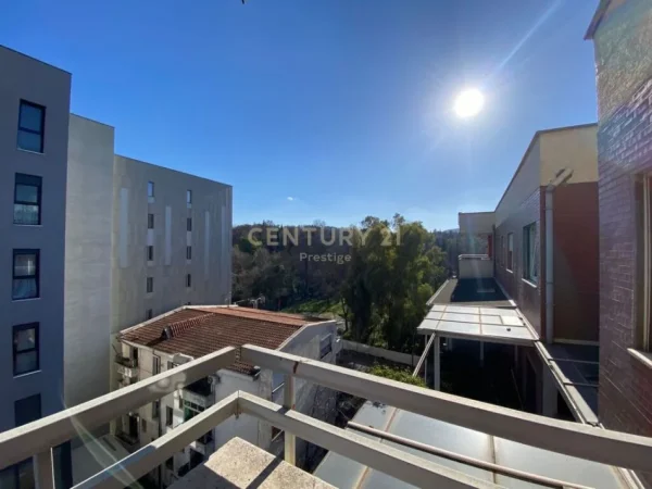 Tirane, jepet me qera apartament 4+1+Ballkon Kati 7, 300 m² 3.000 € (RRUGA E ELBASANIT, TIRANE!)