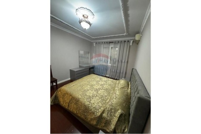 Tirane, jepet me qera apartament 2+1+Ballkon Kati 3, 95 m² 950 € (Blloku)