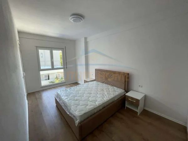Tirane, jepet me qera apartament 3+1+Ballkon Kati 2, 125 m² 490 € (Kamez)