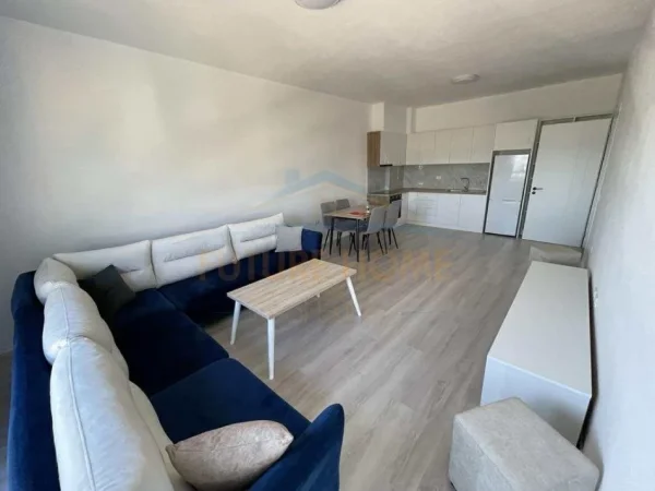 Tirane, jepet me qera apartament 3+1+Ballkon Kati 2, 125 m² 490 € (Kamez)