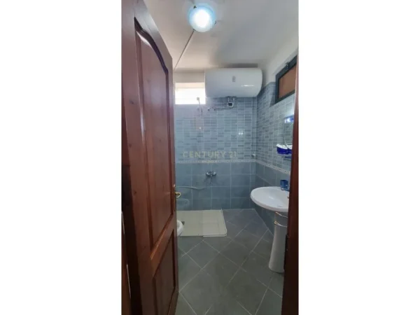jepet me qera apartament 2+1 Kati 2, 120 m² 700 € (RRUGA E DIBRES)