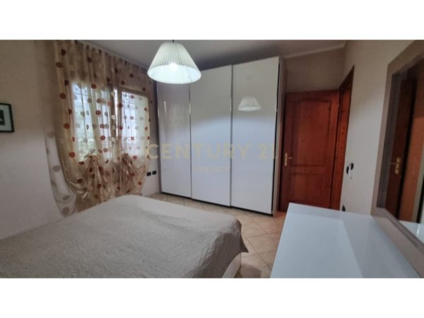 jepet me qera apartament 2+1 Kati 2, 120 m² 700 € (RRUGA E DIBRES)