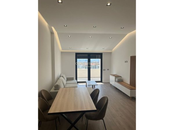 Tirane, jepet me qera apartament 2+1+Aneks+Ballkon Kati 8, 121 m² 575 € (Fresk)