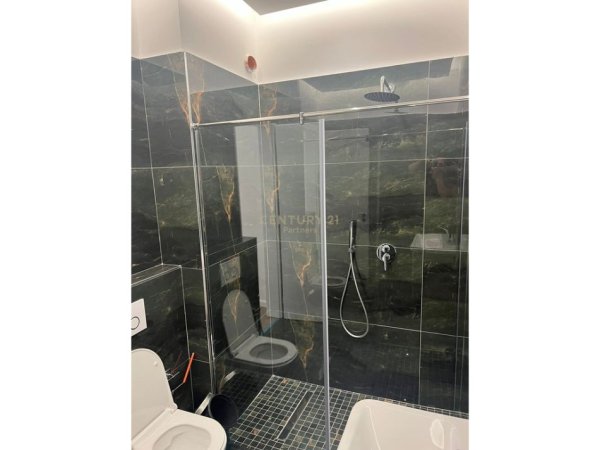 Tirane, jepet me qera apartament 2+1+Aneks+Ballkon Kati 8, 121 m² 575 € (Fresk)