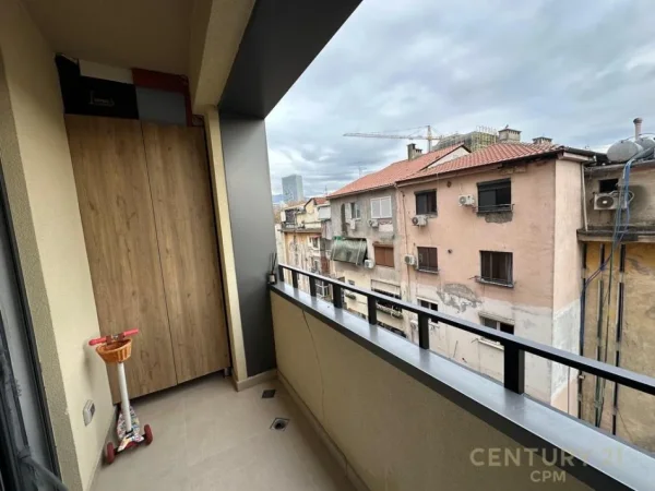 Tirane, jepet me qera apartament 2+1+Aneks+Ballkon Kati 4, 100 m² 1.600 € 