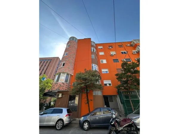 Tirane, jepet me qera apartament 2+1+Aneks+Ballkon Kati 5, 93 m² 700 € 