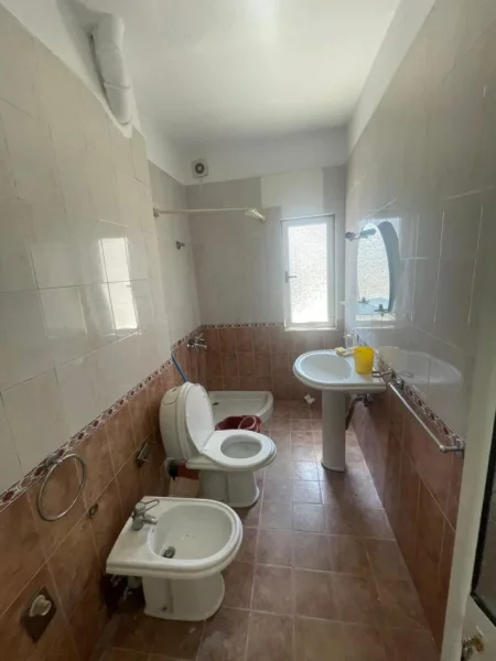 Tirane, jepet me qera apartament 2+1 Kati 4, 70 m² 700 € 