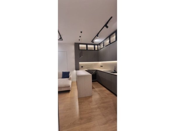 Tirane, shitet apartament 2+1 Kati 2, 87 m² 250.000 € (Kinostudio)