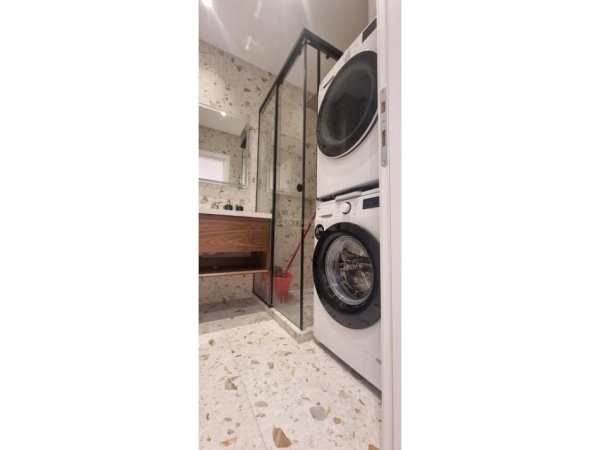 Tirane, shitet apartament 2+1 Kati 2, 87 m² 250.000 € (Kinostudio)