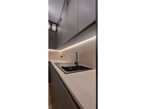Tirane, shitet apartament 2+1 Kati 2, 87 m² 250.000 € (Kinostudio)