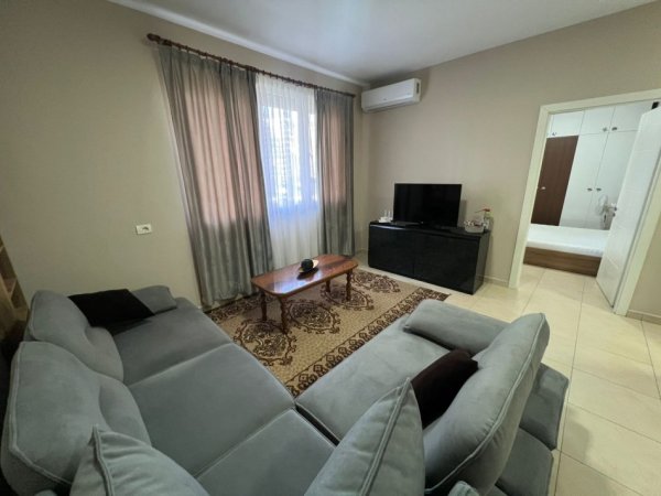 Tirane, jepet me qera apartament 1+1+Ballkon Kati 4, 60 m² 600 € 