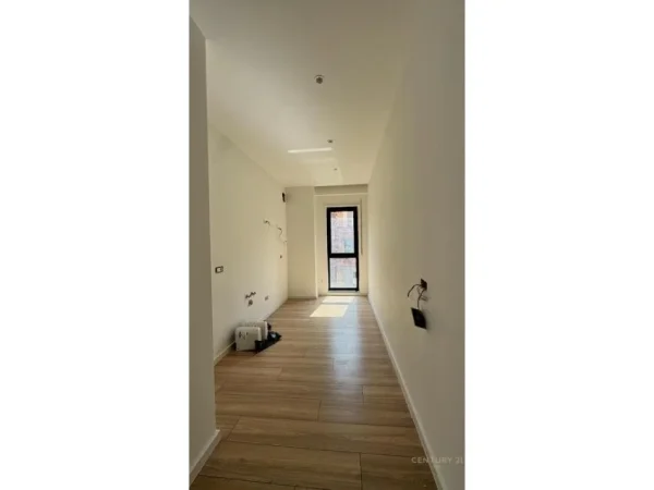 Tirane, jepet me qera ambjent biznesi Kati 3, 141 m² 1.700 € 