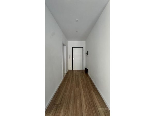 Tirane, jepet me qera ambjent biznesi Kati 3, 141 m² 1.700 € 
